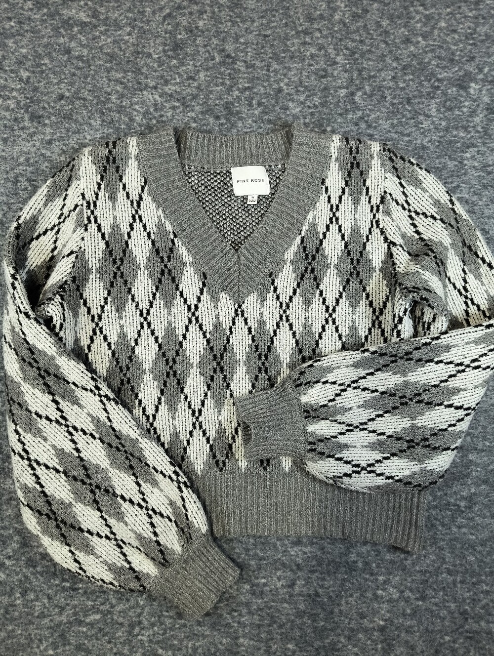 Pink Rose v-neck argyle knit sweater, women's medium